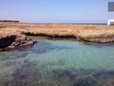Tra Gorgognolo e Costa Merlata si apre un tratto di di costa tra i pi� belli e caratteristici della zona, fatto di piccole calette di sabbia inserite in un contesto rurale